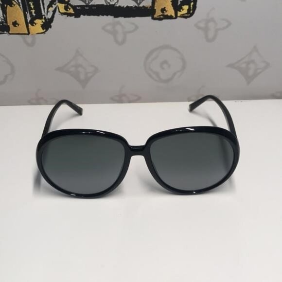 New Authentic Givenchy GV7180/S Sunglasses – Black Frame / Grey - Picture 7 of 12